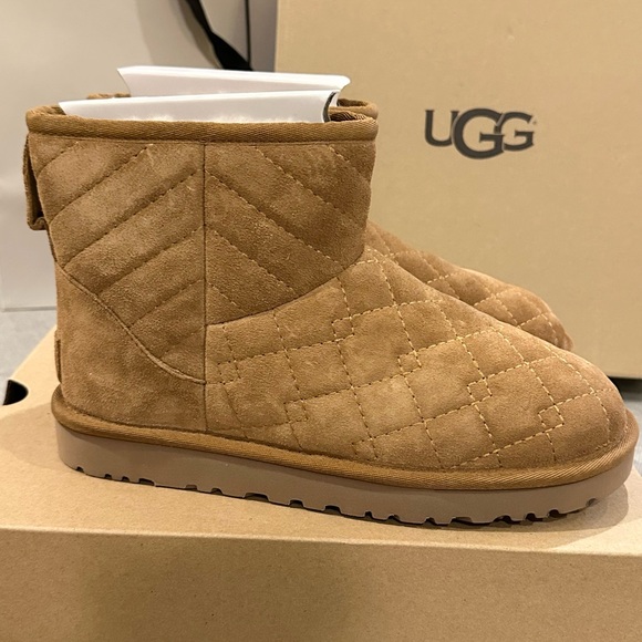 Moving sale. Brand new women’s UGG boots - Picture 2 of 4